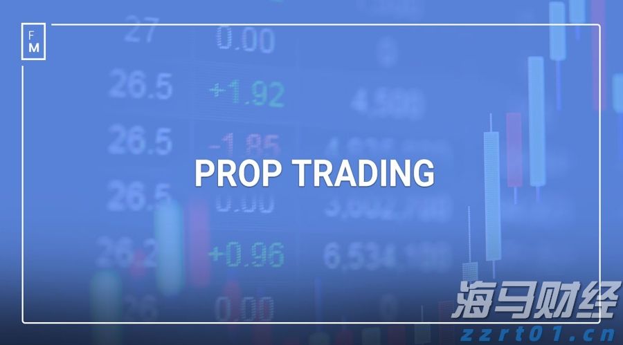 歌手杨宗纬演唱会摔下舞台，被救护车接走